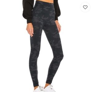 Spanx Gray Camo Leggings Compression Size Small